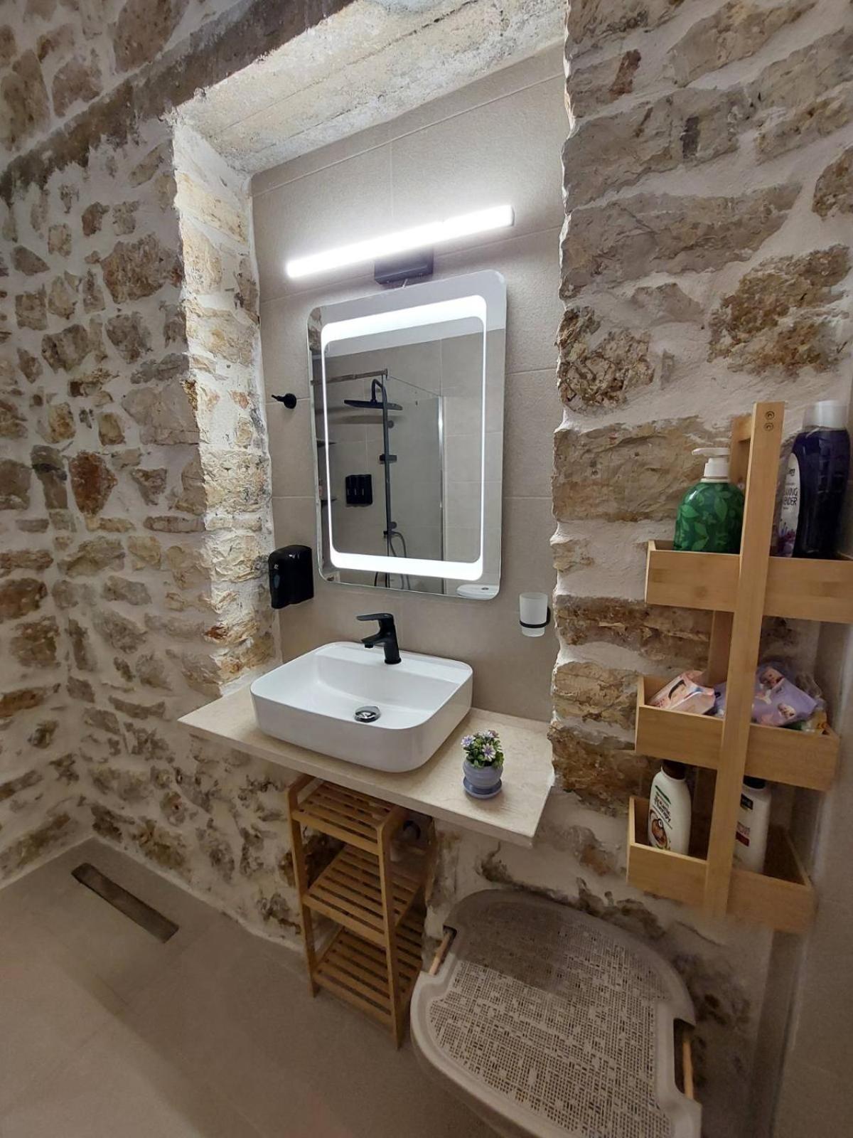 Villa Stone-built Nesseris 80 M2
