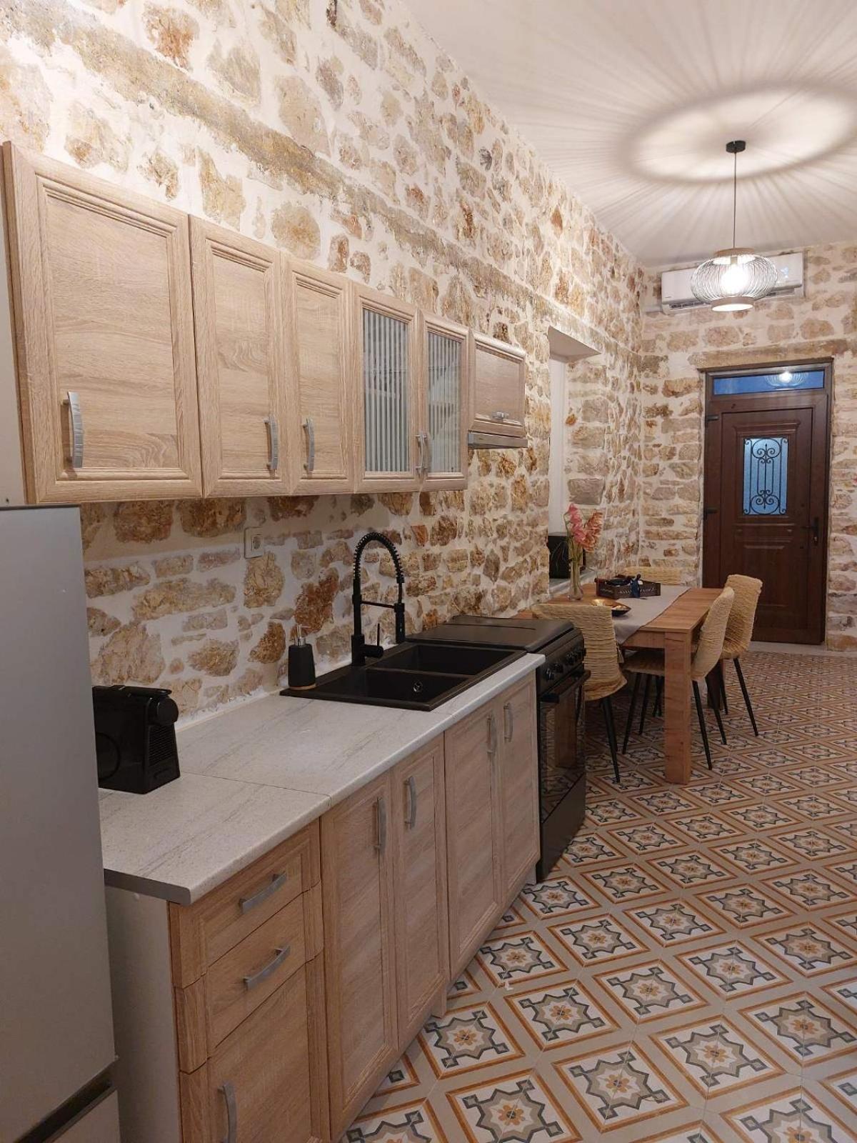 Villa Stone-built Nesseris 80 M2 *